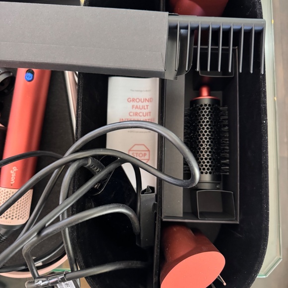 Dyson Airwrap™ multi-styler and dryer - Picture 3 of 4